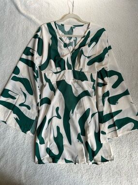 Green abstract print dress 💚